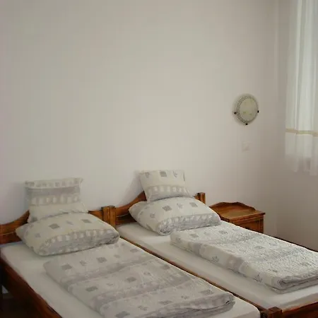 Emanapartmanok Sarvar Room photo