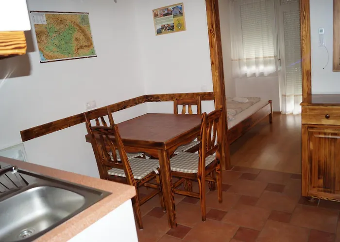 Emanapartmanok Sarvar