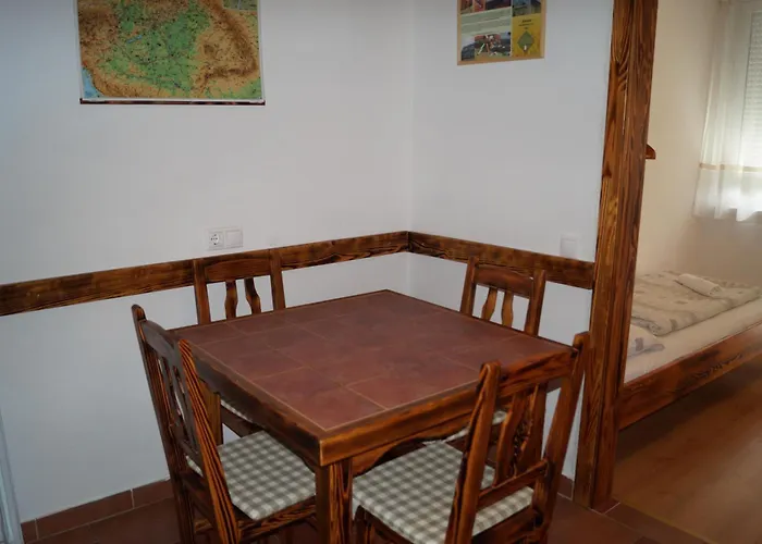 Emanapartmanok Sarvar