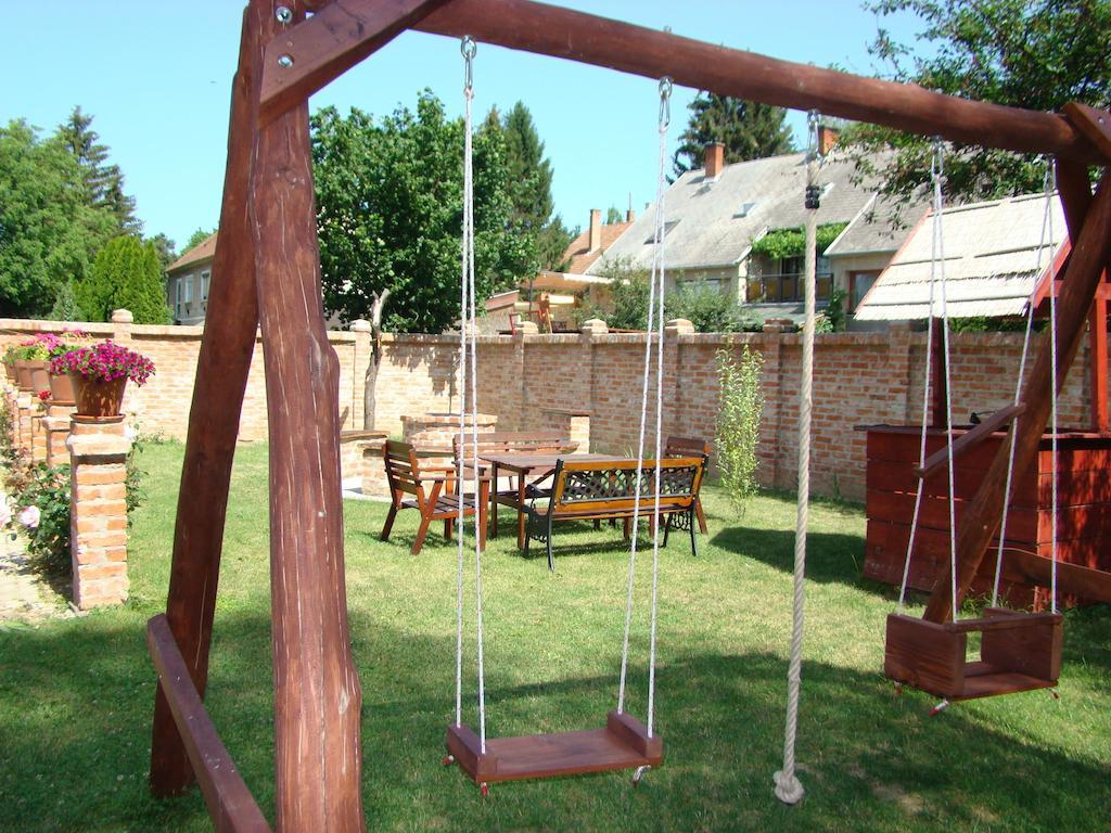 Apartment Emanapartmanok Sarvar *