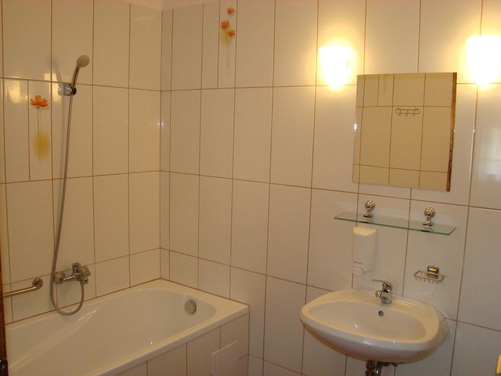 Apartment Emanapartmanok Sarvar