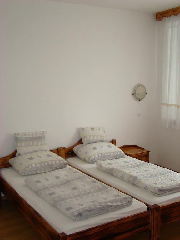 Emanapartmanok Sarvar Sarvar