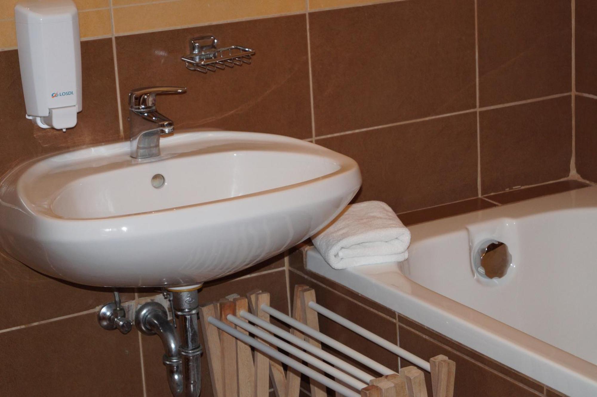 Apartment Emanapartmanok Sarvar *