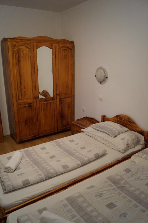 Apartment Emanapartmanok Sarvar