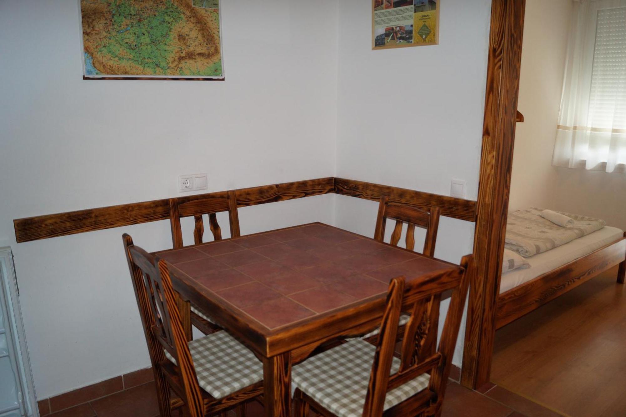 Emanapartmanok Sarvar Apartment Sarvar