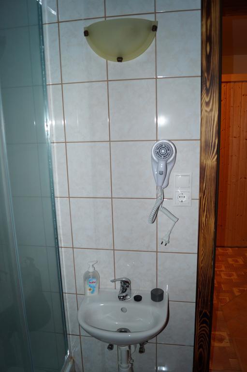 Apartment Emanapartmanok Sarvar Sarvar