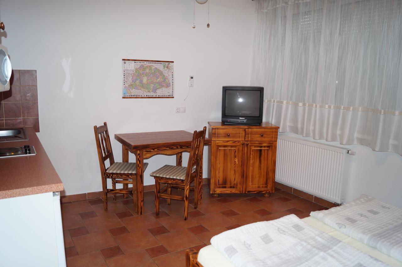 Emanapartmanok Sarvar Apartment *